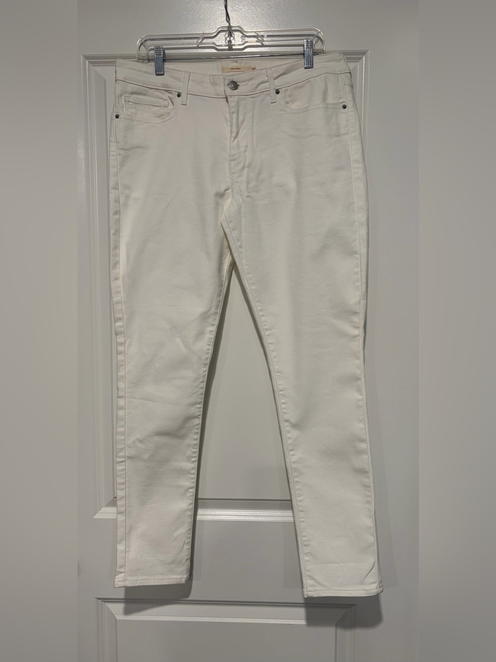 Levi’s 711 Skinny Women’s Slim Straight White Jeans